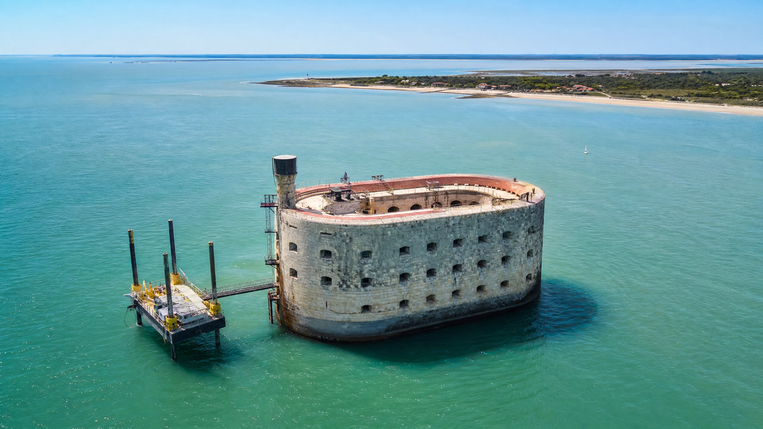 Fort Boyard depuis la mer, Charente-Maritime